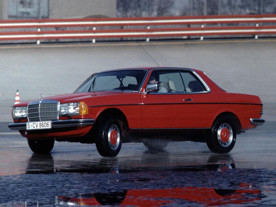  Mercedes-Benz 280 CE 1977 года  (фото 1 из 4)